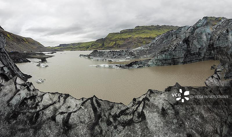 冰岛南部的索尔黑马冰川、冰川泻湖和火山灰图片素材