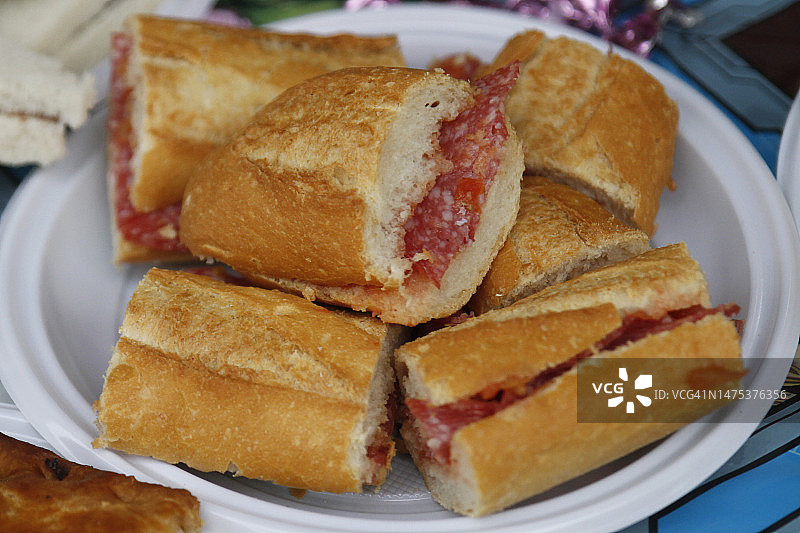 萨拉米香肠和奶酪三明治图片素材