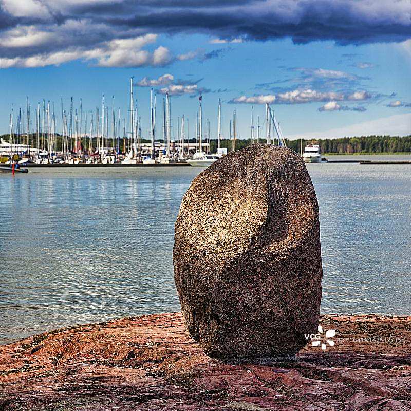 奥兰群岛玛丽港利拉霍尔曼岛海岸上的著名岩石，芬兰图片素材