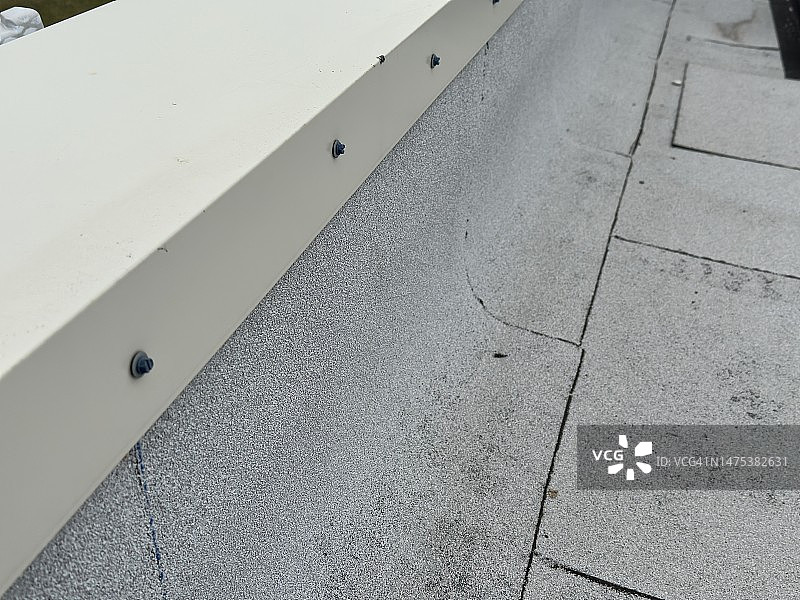 平屋顶上的女儿墙图片素材