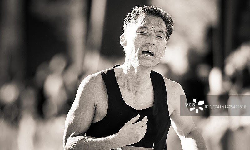 马拉松冲线庆祝时刻图片素材