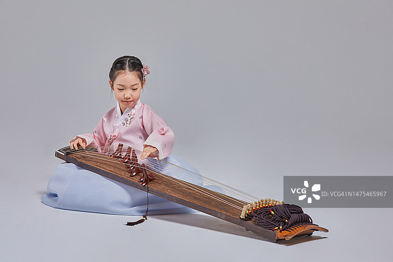 女孩，伽倻琴，韩服，乐器图片素材