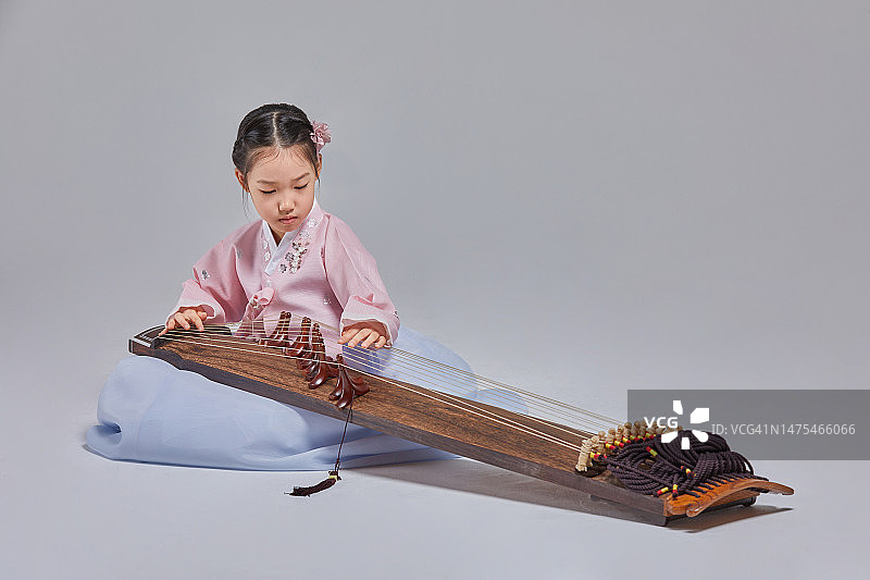 女孩，伽倻琴，韩服，乐器图片素材
