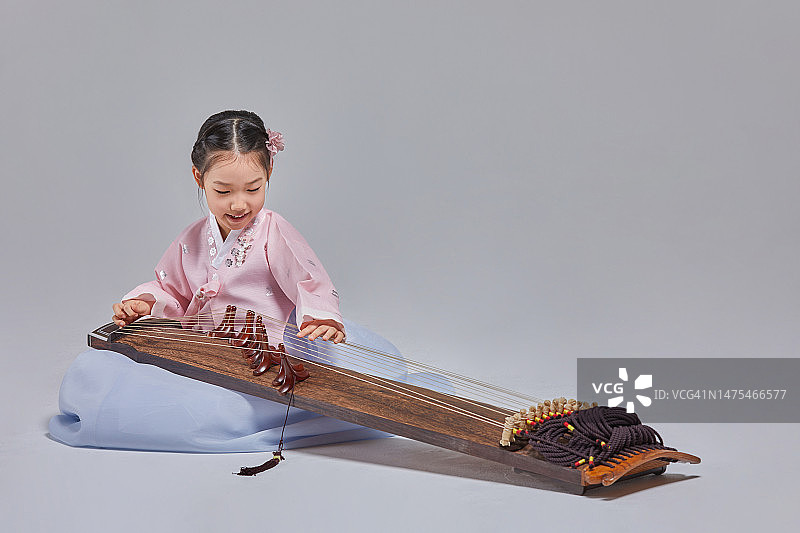 女孩，伽倻琴，韩服，乐器图片素材