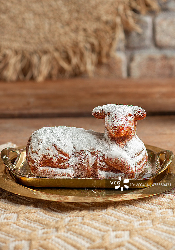 乡村厨房郁金香复活节羔羊蛋糕图片素材