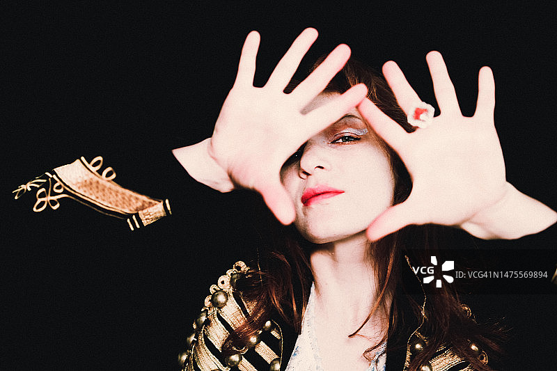 时尚现代年轻女性的面容图片素材