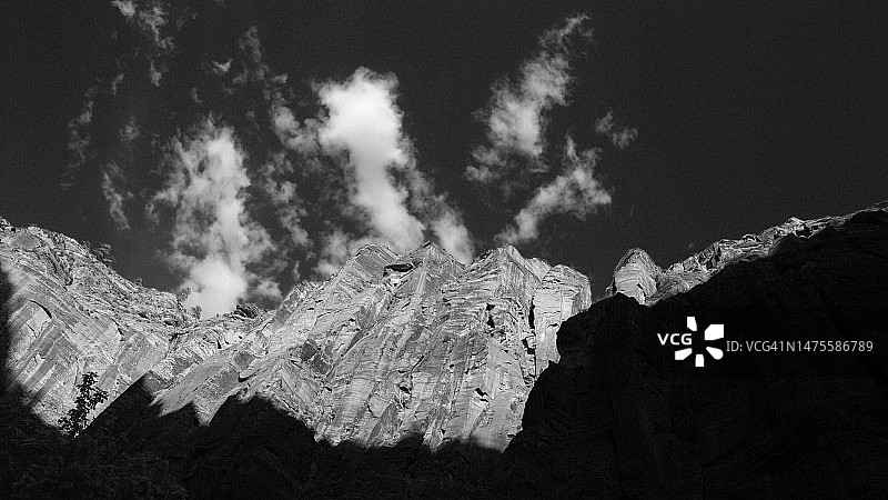 低角度拍摄的岩层，锡安国家公园，犹他州，美国图片素材