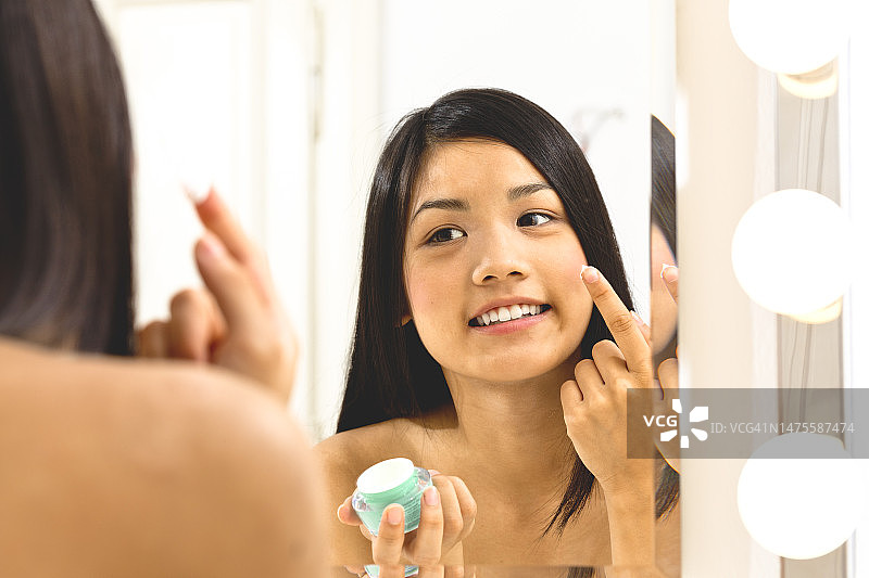 一个美丽女人的肖像图片素材