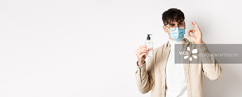 健康、新冠疫情和隔离概念，自然人的肖像图片素材