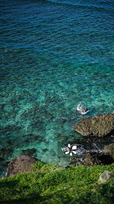 印度尼西亚南苏拉威西海滩岩石高角度景观图片素材