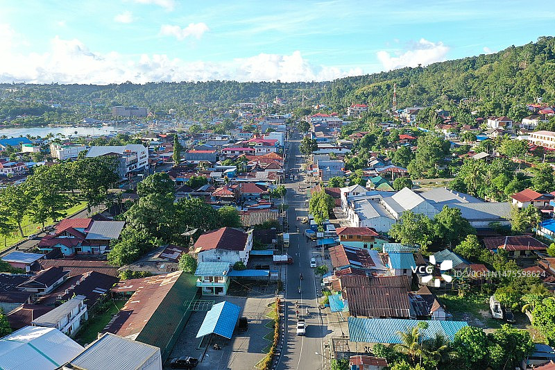 印度尼西亚西巴布亚省马诺夸里县城镇景观高角度视图图片素材