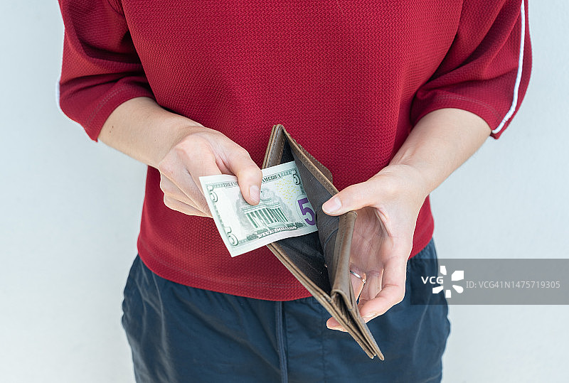 钱包里只有五美元图片素材