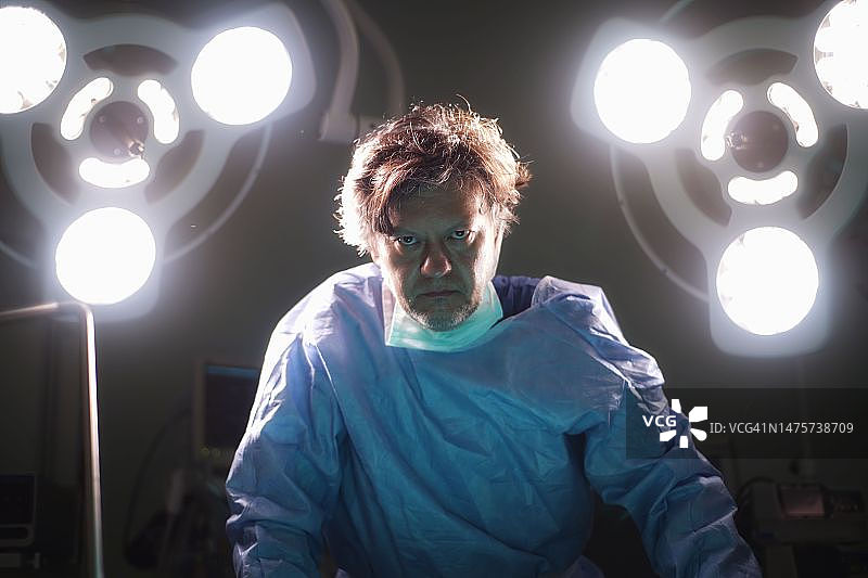 手术中可怕的邪恶医生图片素材