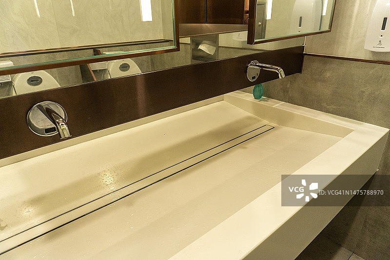 白色洗脸盆图片素材