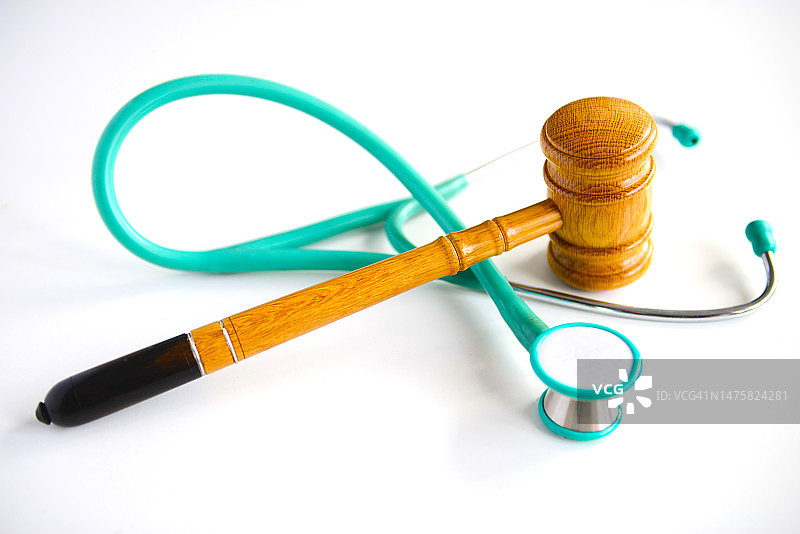 绿色听诊器和木槌图片素材