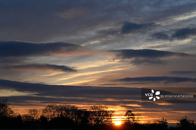 多云日出图片素材