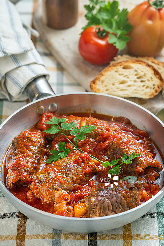 番茄酱烩腹部牛排卷图片素材