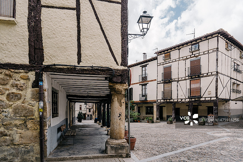 卡瓦鲁维亚斯村庄的典型房屋图片素材