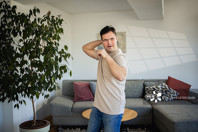 患有唐氏综合征的男子肖像图片素材