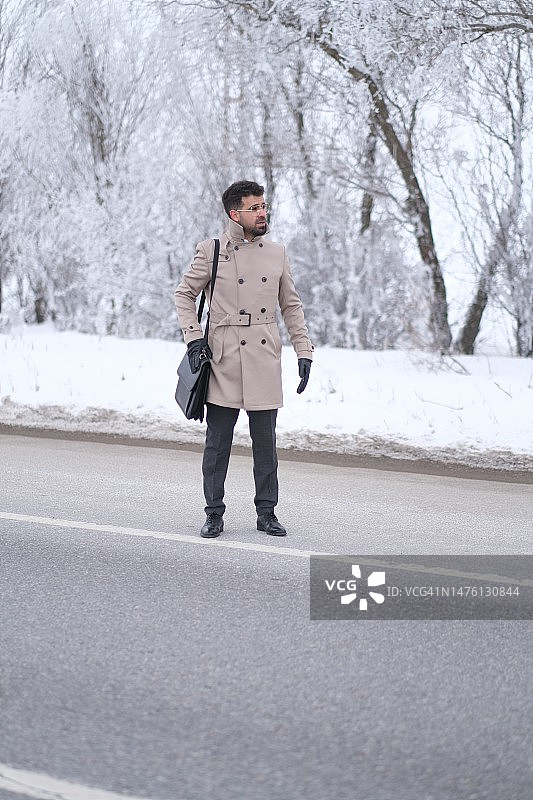 行走中的商人图片素材