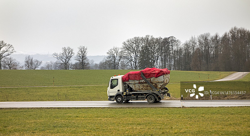 跳过卡车或货运运输图片素材