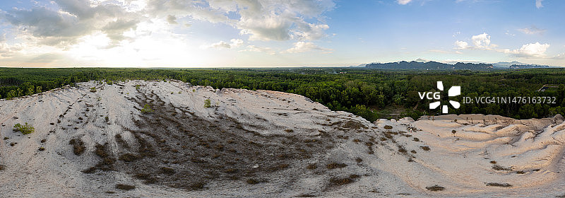 泰国素叻他尼府班纳山县日落时分的沙丘全景照片图片素材