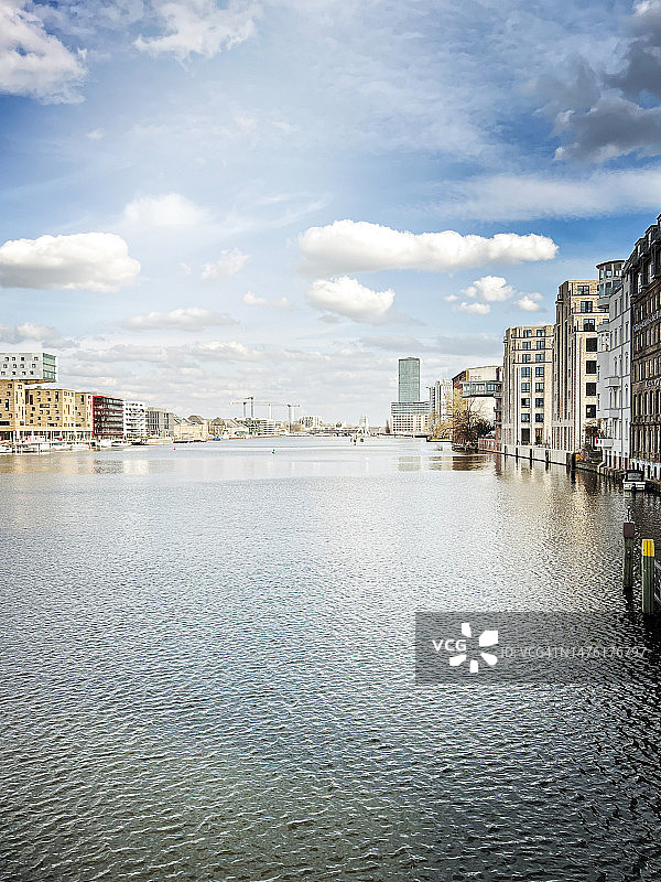 施普雷河畔的柏林建筑图片素材