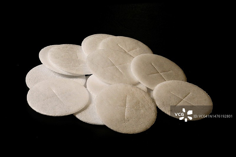 用无酵饼制成的圣餐薄饼图片素材