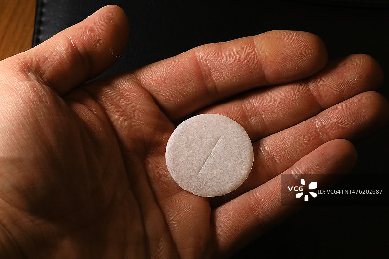 手中领受圣餐图片素材