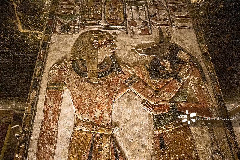 国王谷塞提墓中的塞提一世和阿努比斯图片素材