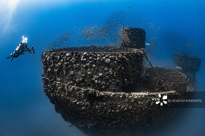 沉船探险家图片素材