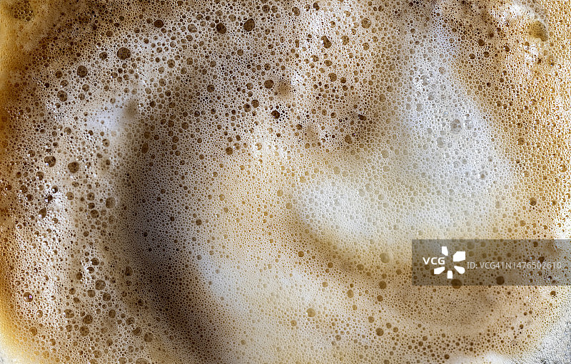 新鲜调制拿铁咖啡的奶泡全画幅照片图片素材