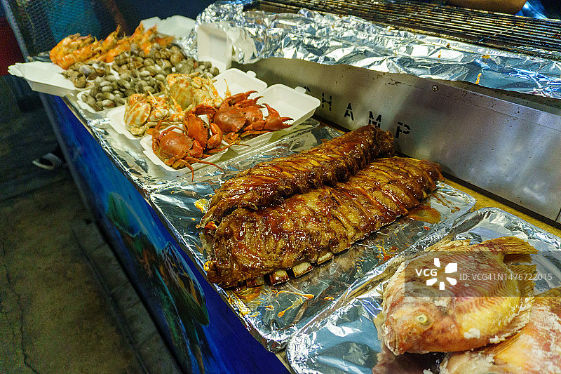 烤海鲜和猪肋排图片素材