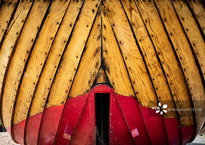 小型木制渔船的船头细节图片素材