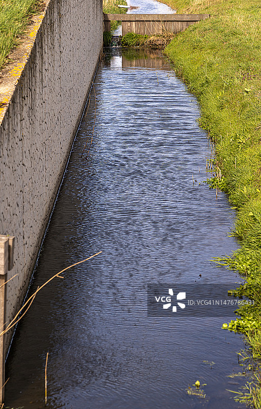 混凝土墙排水沟图片素材