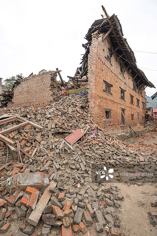 2015年4月25日大地震后严重受损的桑库村图片素材