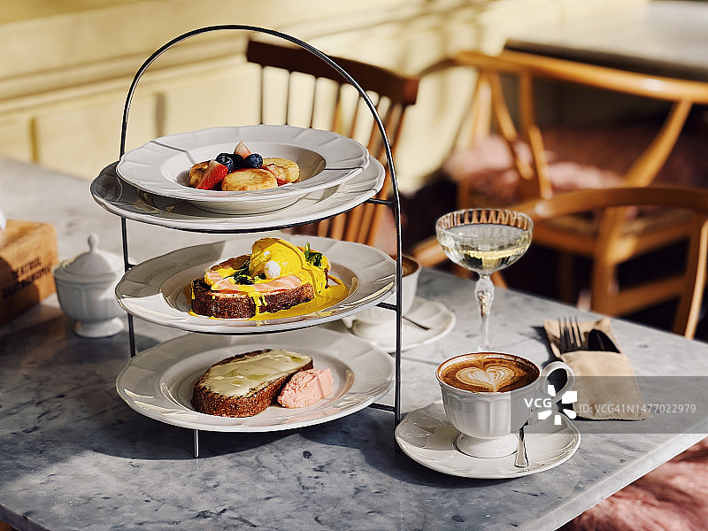 在豪华酒店供应的普罗塞克优雅早午餐图片素材