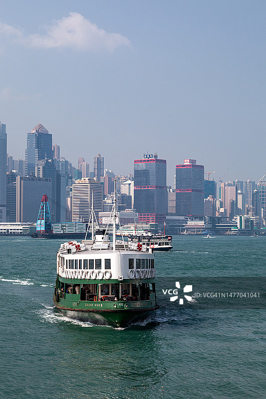 维多利亚港的渡轮图片素材