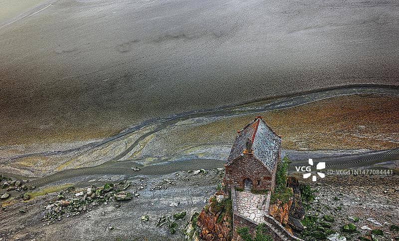 从圣米歇尔山修道院山丘看法国下诺曼底圣奥贝尔小教堂图片素材