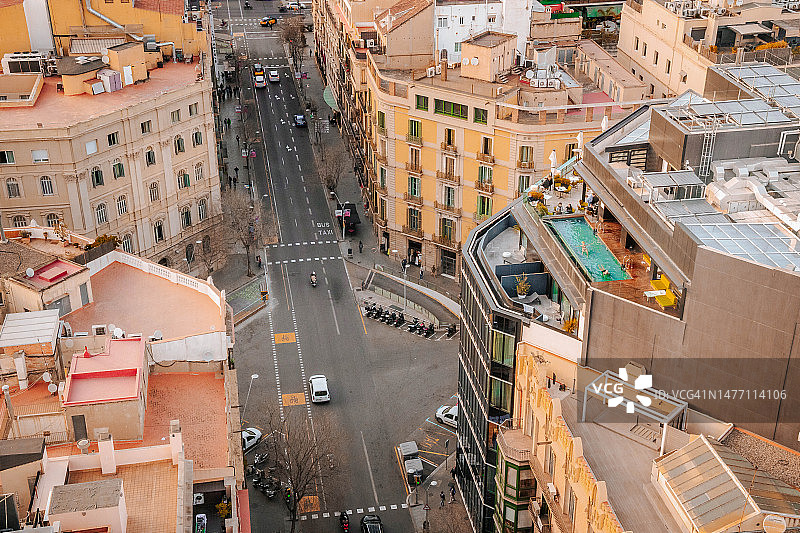 巴塞罗那俯瞰，埃桑普莱区特色街角图片素材