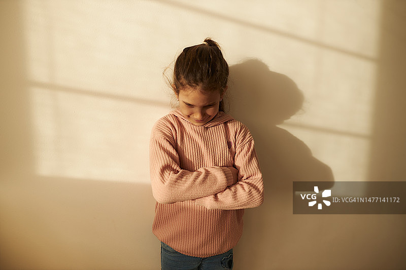 悲伤女孩肖像图片素材