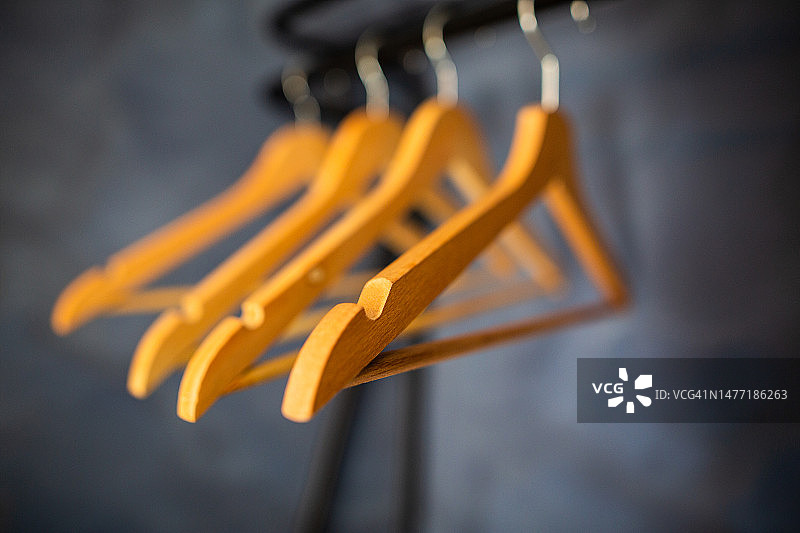 房屋内的衣架图片素材