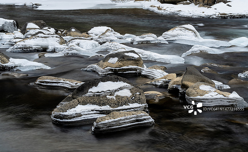 江原道铁原郡汉滩江河谷风光图片素材