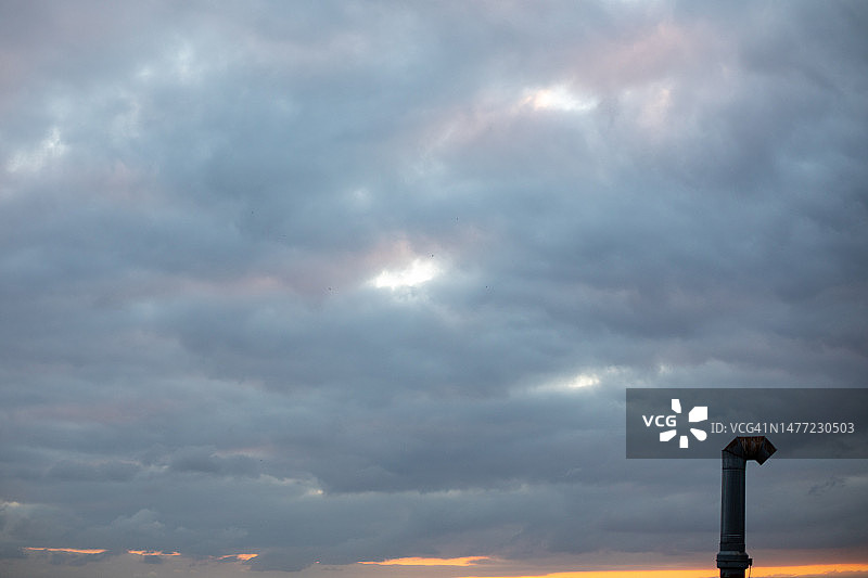 天空与排气管图片素材