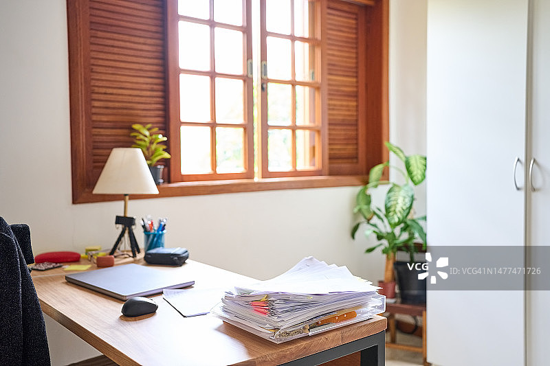 简约的家庭办公室场景图片素材