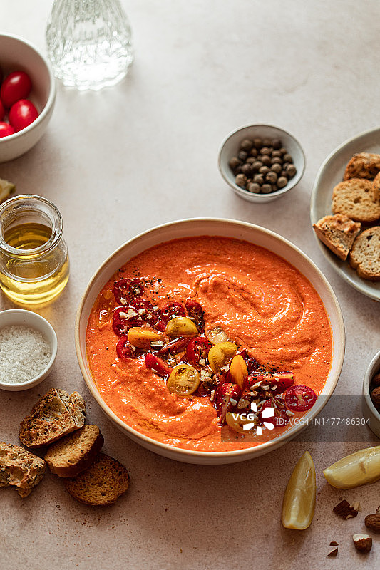 自制番茄甜椒黄瓜西班牙冷汤图片素材