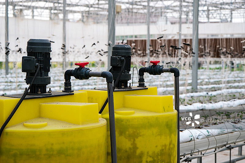 智能温室中的水肥一体化系统图片素材