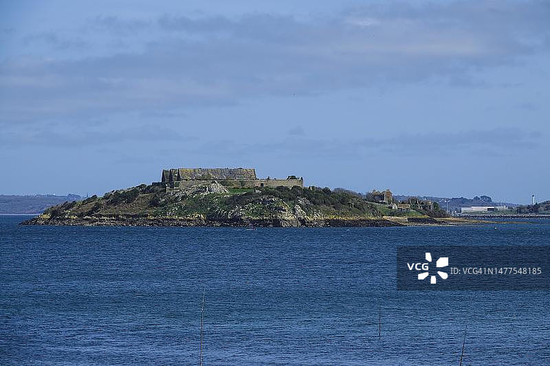 布雷斯特海湾死亡岛与爆炸工厂遗址，法国布列塔尼半岛图片素材