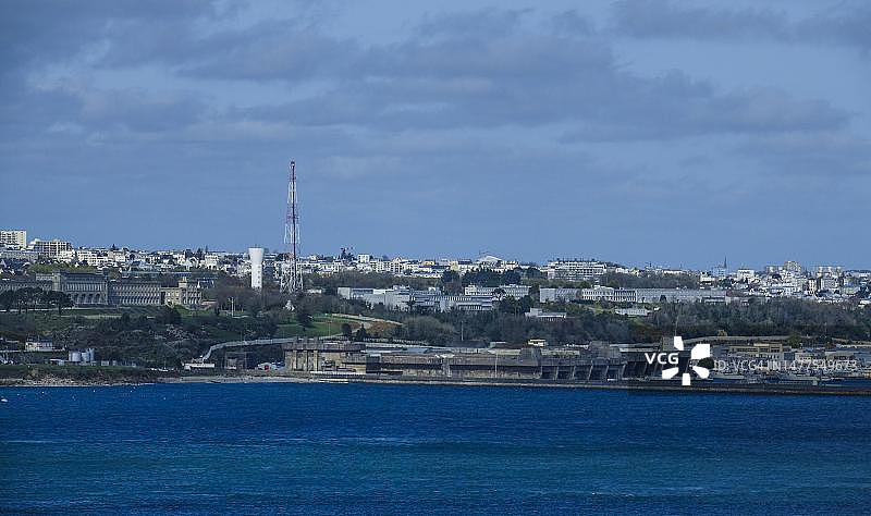 从罗斯坎韦尔的西班牙角眺望海湾，布雷斯特二战最大地堡所在地图片素材