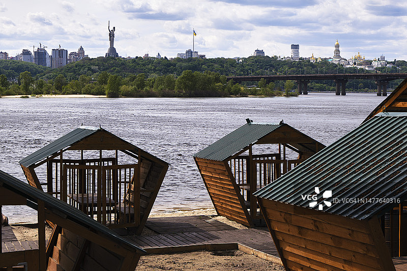 第聂伯河河岸的野餐凉亭图片素材